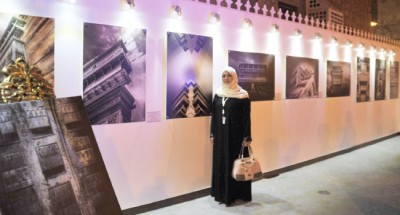 أول فنانة سعودية ترسم بالكاميرا تكوينات تشكيلية رائعة