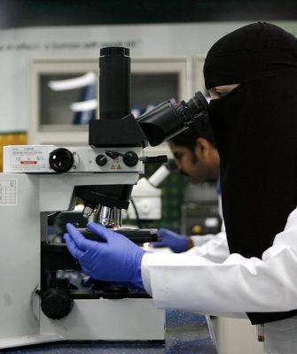 مبتعثة تبتكر نموذجاً رياضياً للتنبؤ بإصابات وشفاء مرضى كورونا مبتعثة تبتكر نموذجاً رياضياً للتنبؤ بإصابات وشفاء مرضى كورونا