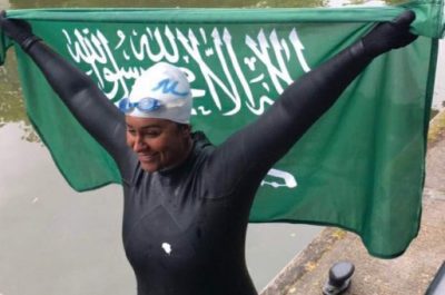 أول امرأة في التاريخ تنجح في قطع نهر التايمز بالمملكة المتحدة سباحة