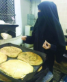 سعودية تُديـر وتعمـل في مخبز بـ #جدة !