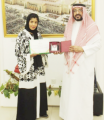 تكريم طالبة سعودية متفوقة في الإمارات